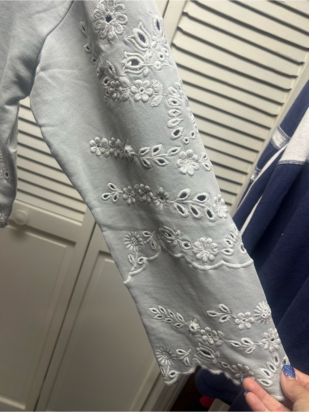 Nwot Iris Embroidered Sweatshirt - Picture 9 of 9